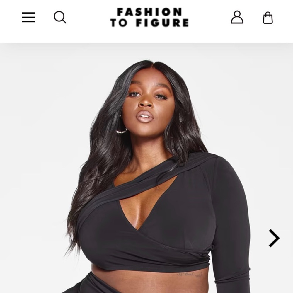 Fashion to figure cropped suplice shirt size 3 (22/24)